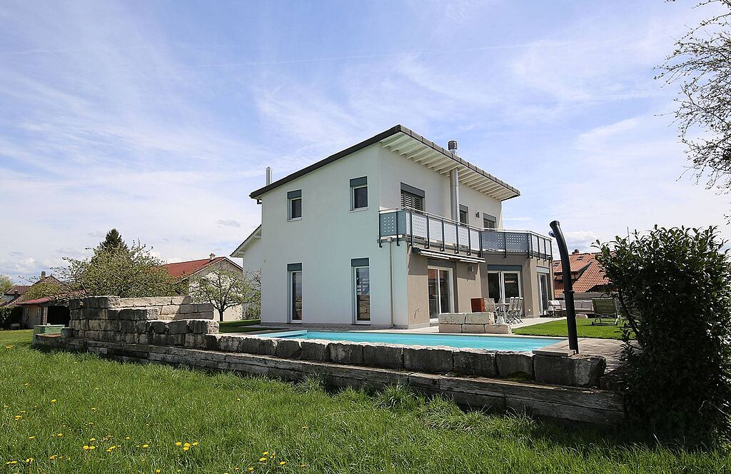 Villa individuelle 5.5 pièces avec piscine située à Avry-sur-Matran