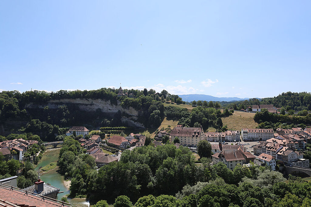 Spacieux logement de 4 pièces au dernier étage d'un immeuble historique